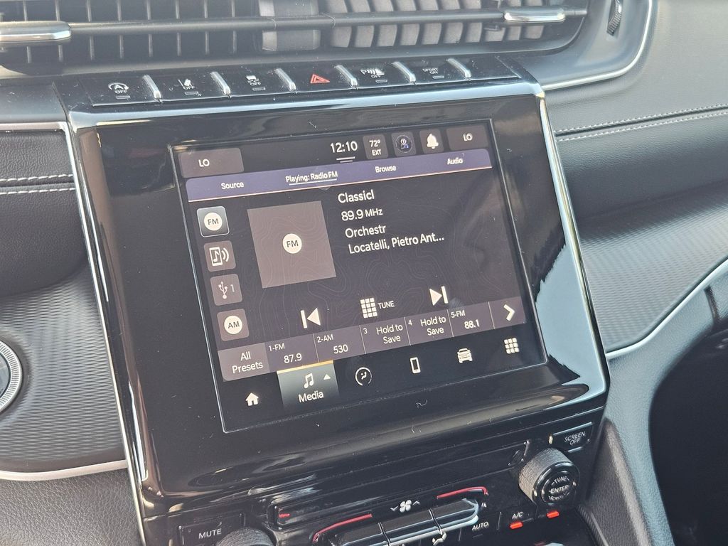 2023 Jeep Grand Cherokee Laredo photo 17