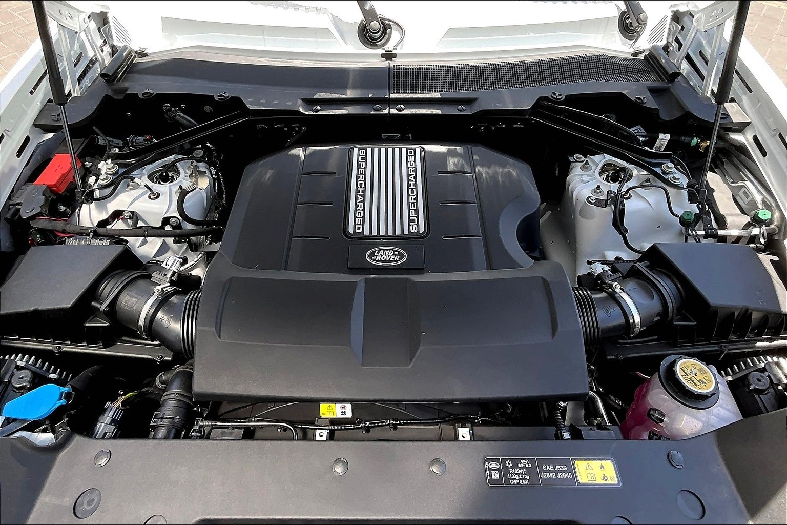 2025 Land Rover Defender 110 V8 photo 10