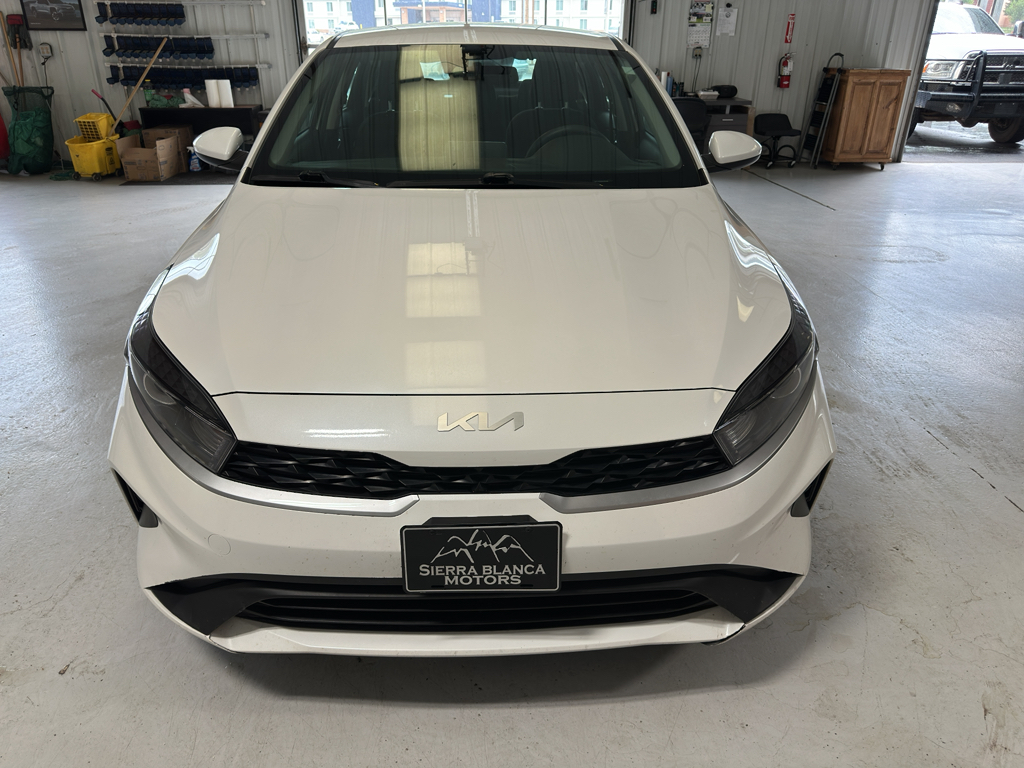 2024 Kia Forte LXS photo 2