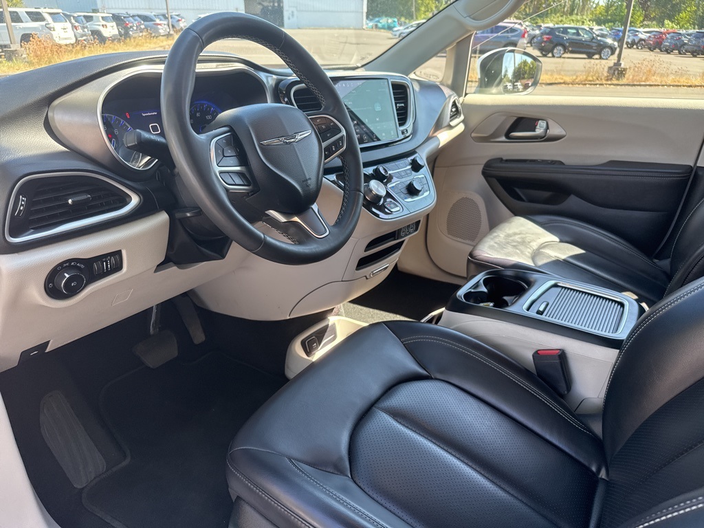 2023 Chrysler Pacifica Touring L photo 15