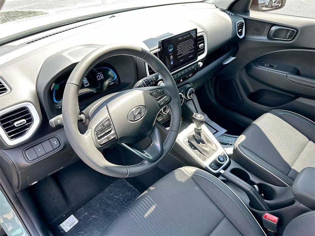2025 Hyundai Venue Limited photo 4
