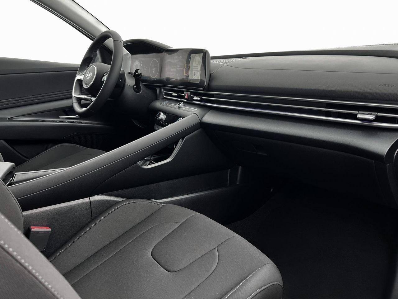 2025 Hyundai Elantra SEL Convenience photo 14