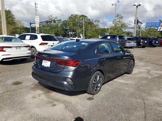 2022 Kia Forte LXS photo 3