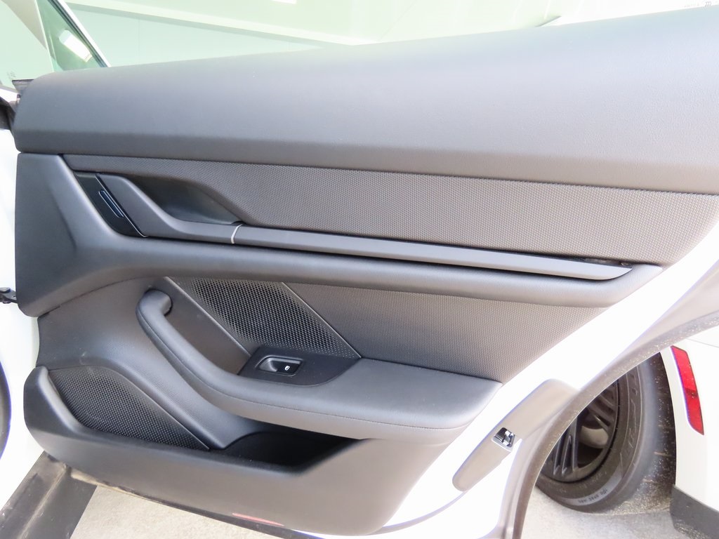 2023 Porsche Taycan photo 15