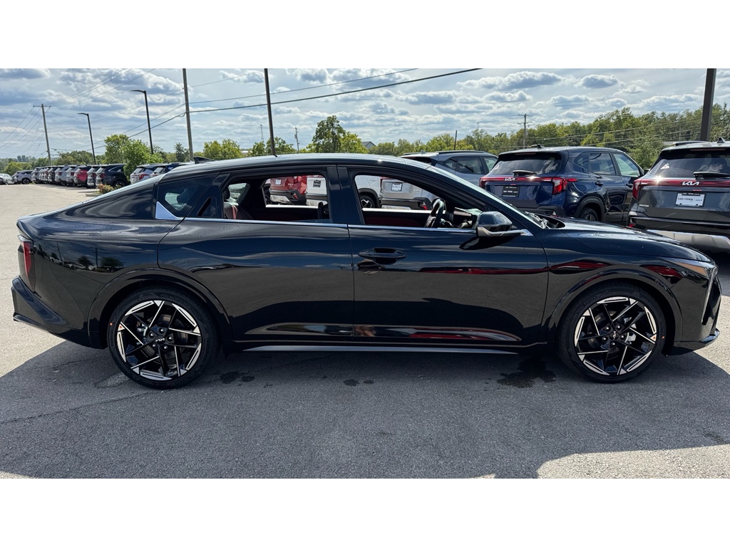 2025 Kia K4 GT-Line photo 3