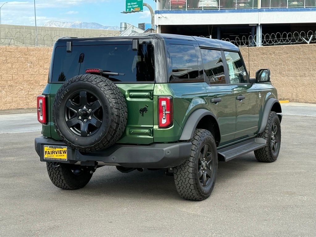 2025 Ford Bronco Outer Banks photo 4