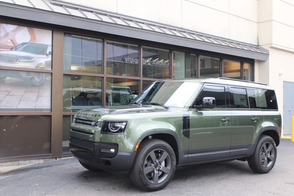 2026 Land Rover Defender S's photo