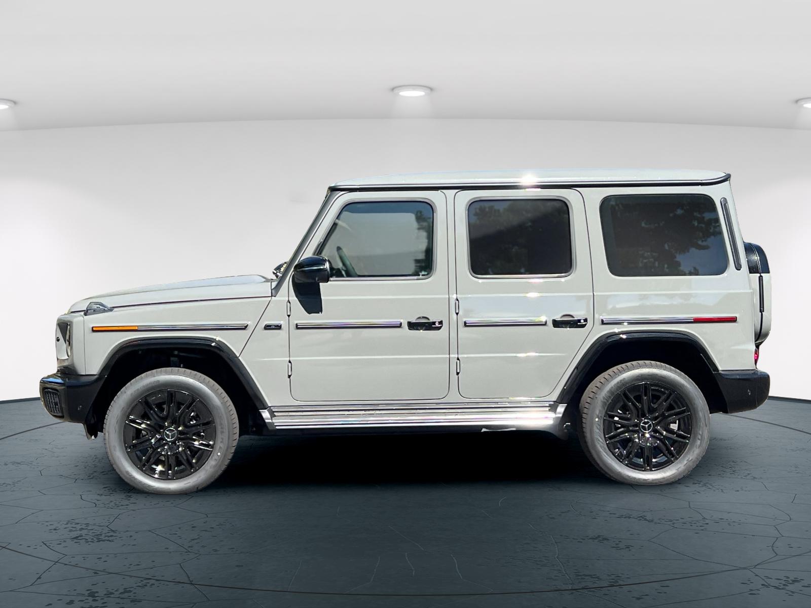 2025 Mercedes Benz G photo 3