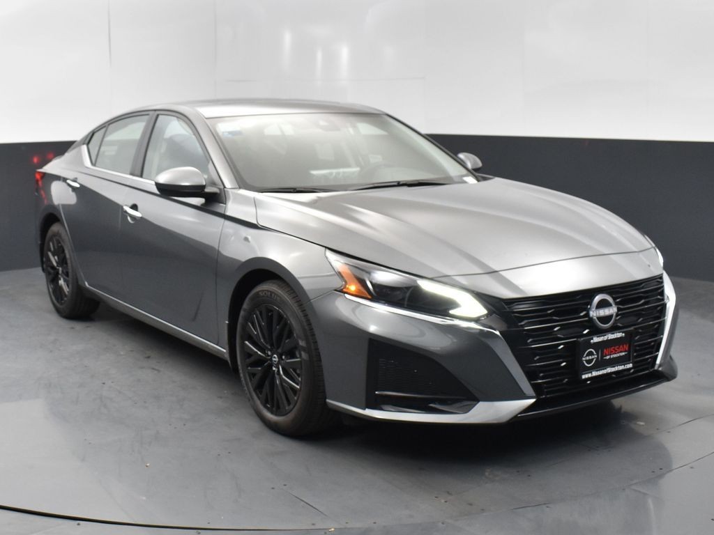 2025 Nissan Altima SV's photo