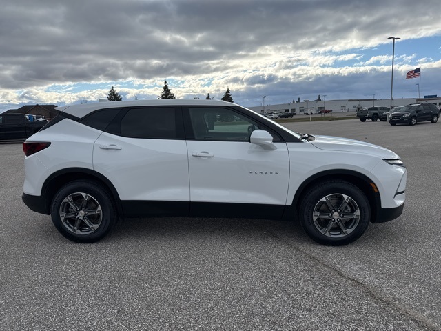 2023 Chevrolet Blazer 2LT photo 3