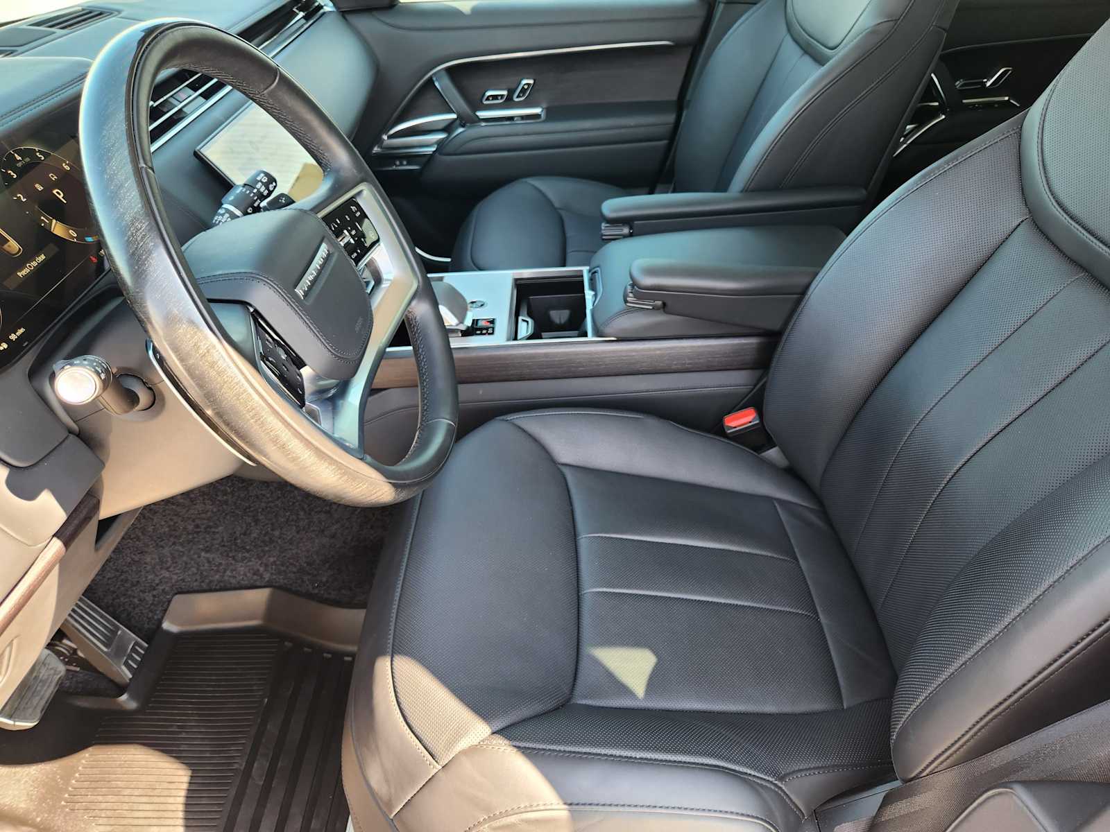 2024 Land Rover Range Rover SE photo 11
