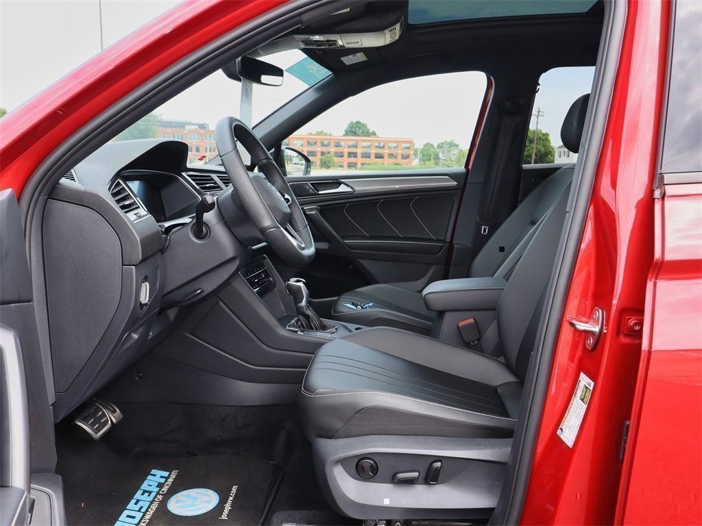 2024 Volkswagen Tiguan SE R-Line Black photo 12