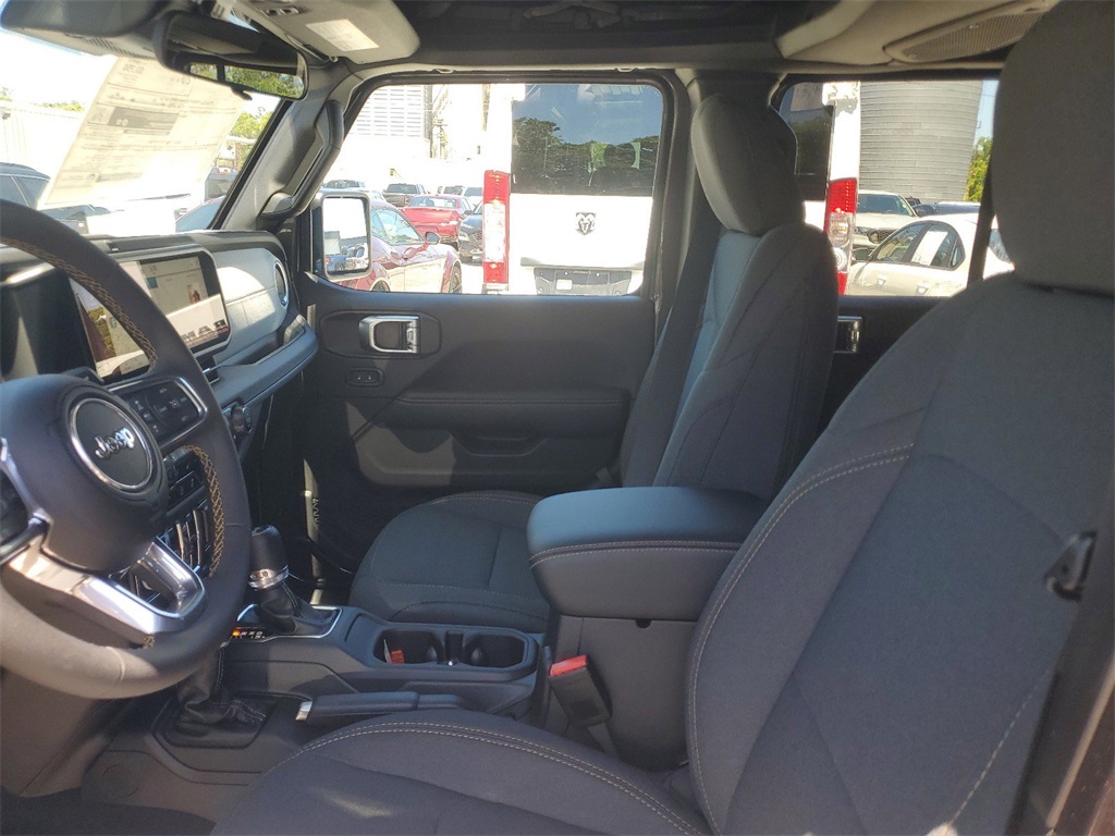 2024 Jeep Wrangler Sahara photo 10