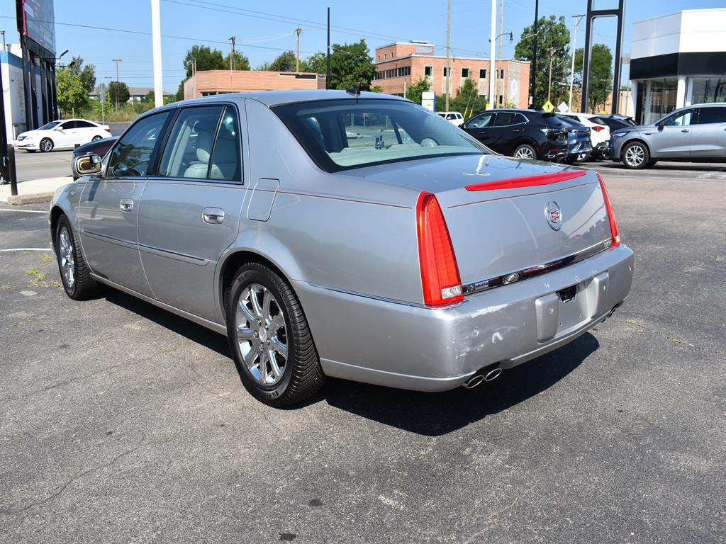 2008 Cadillac DTS photo 9