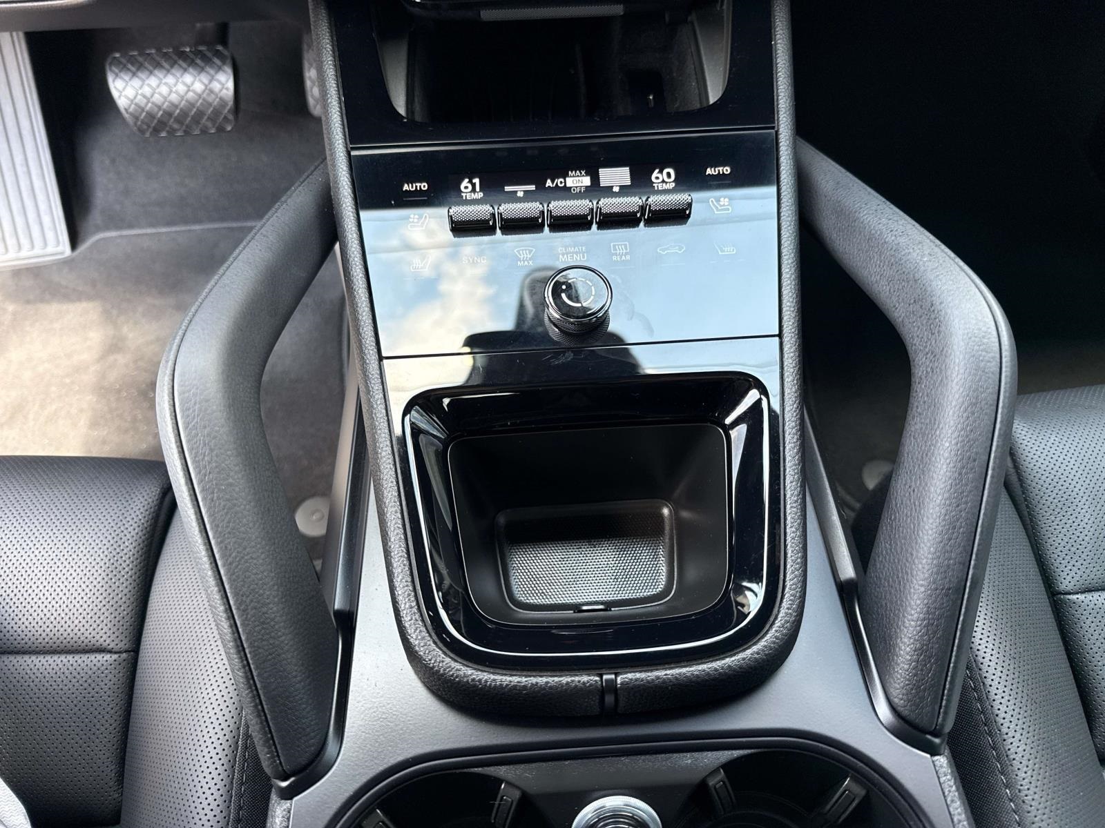 2024 Porsche Cayenne Base photo 28