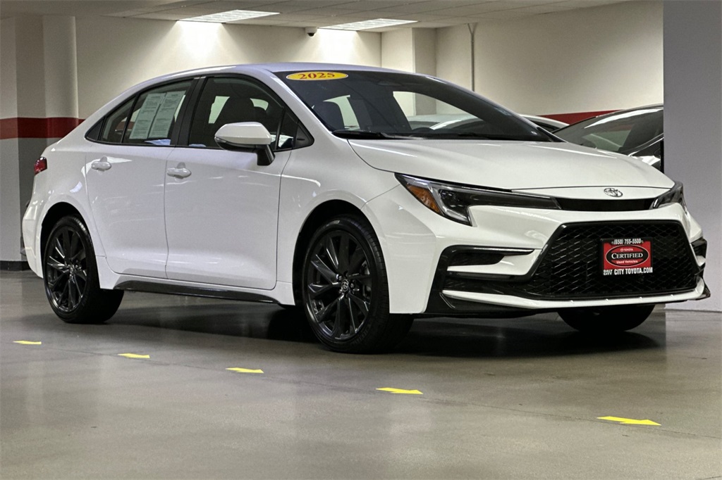 2025 Toyota Corolla SE photo 2