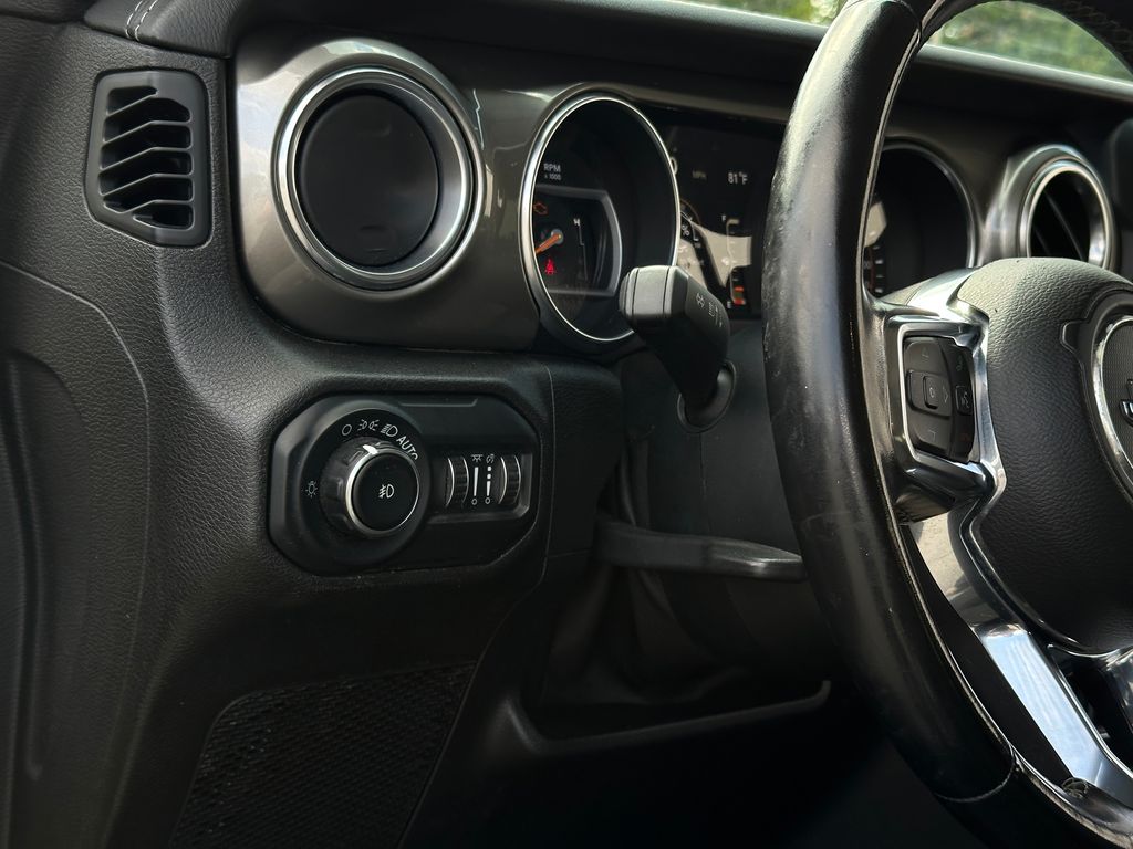 2020 Jeep Wrangler Unlimited Sahara photo 24