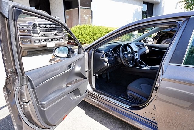 2023 Toyota Camry LE photo 31