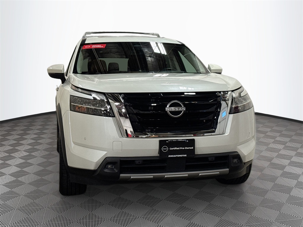 2023 Nissan Pathfinder Platinum photo 3