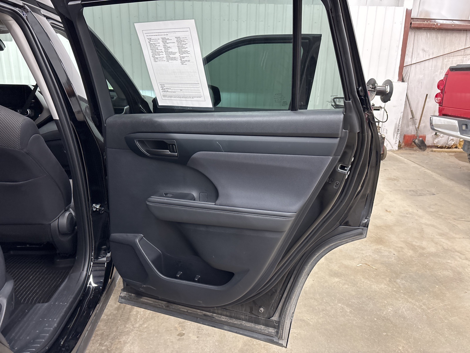 2023 Toyota Highlander L photo 26