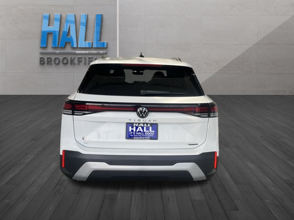 2026 Volkswagen Tiguan SE photo 4