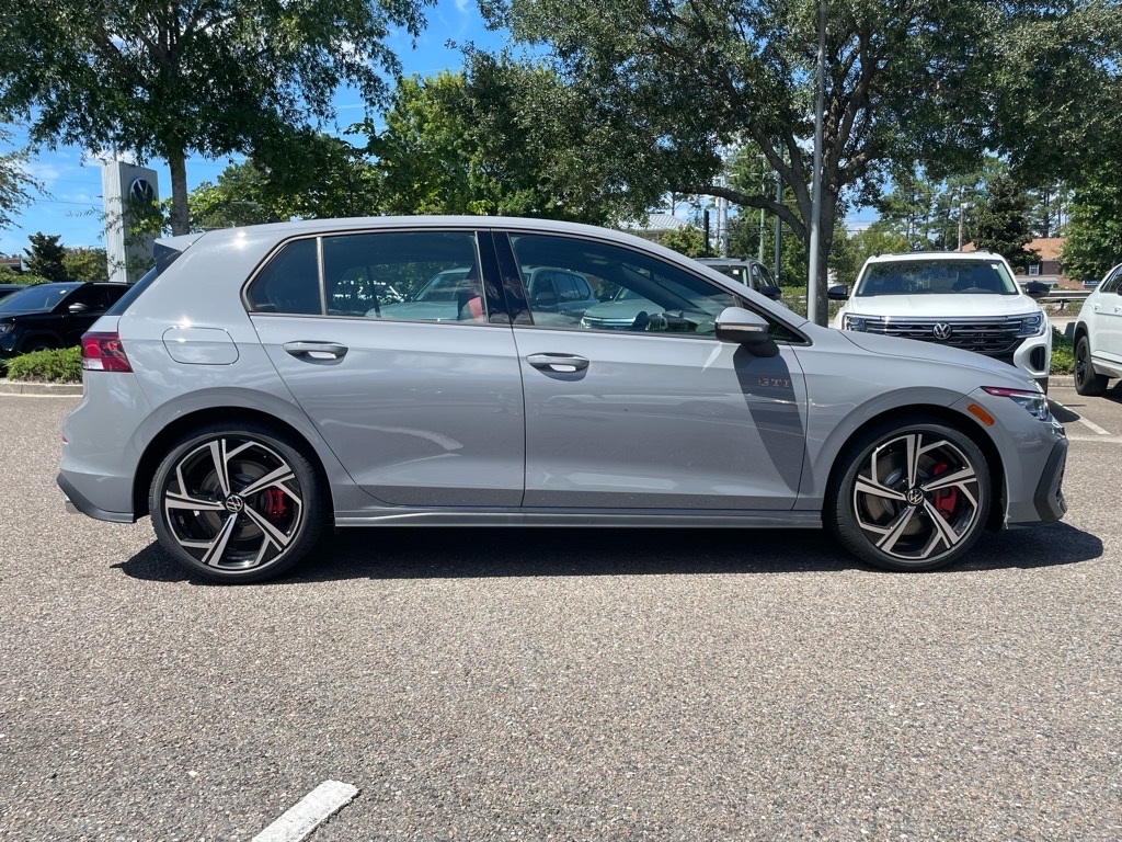 2025 Volkswagen Golf GTI SE photo 2