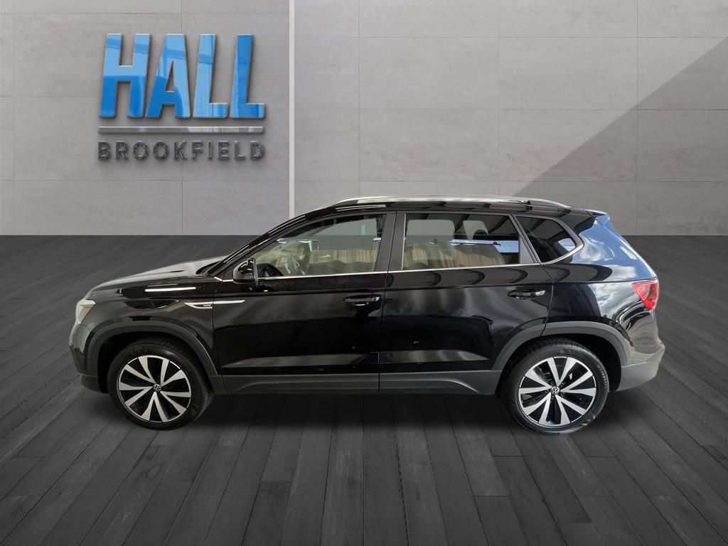 2022 Volkswagen Taos SE photo 2