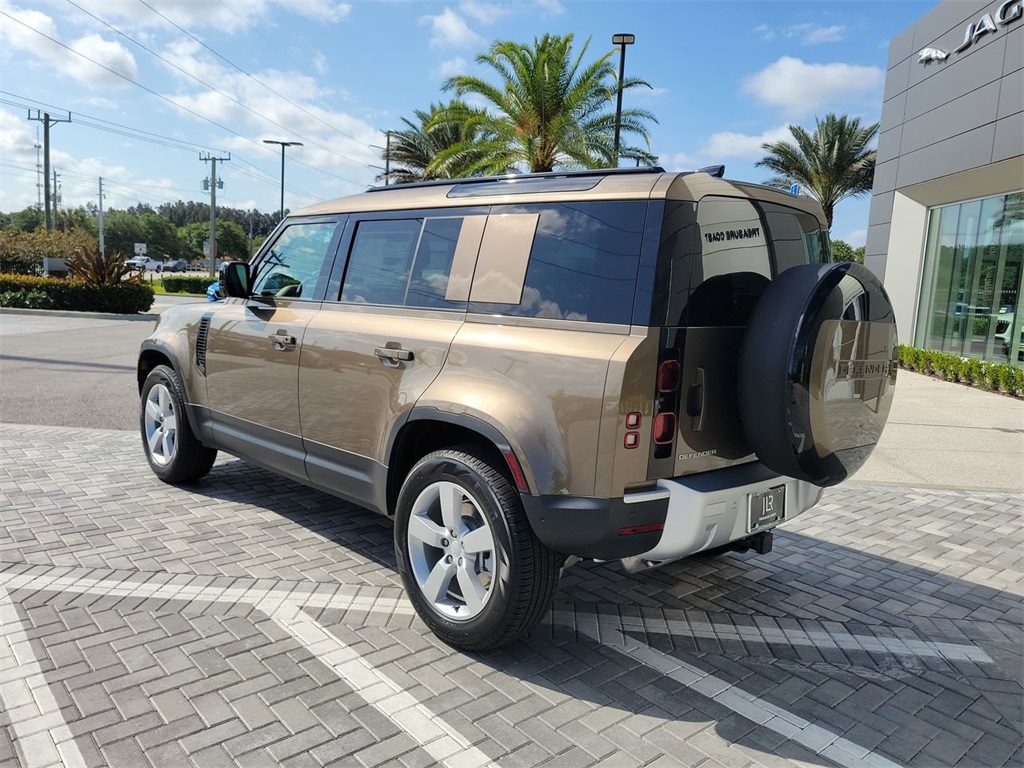 2025 Land Rover Defender 110 S photo 2