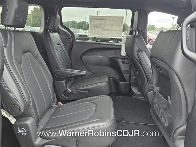 2026 Chrysler Pacifica photo 15