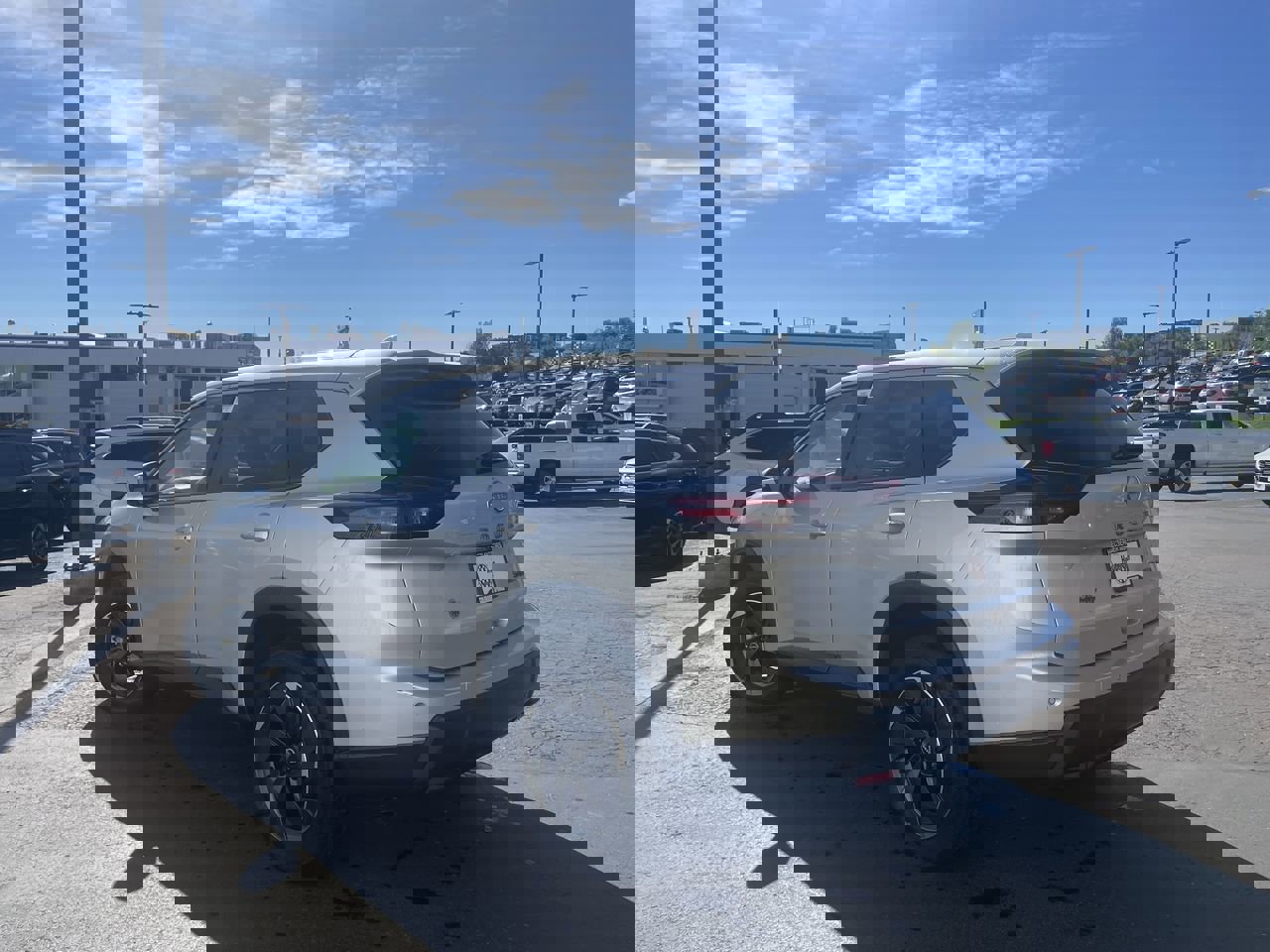 2024 Nissan Rogue SV photo 5