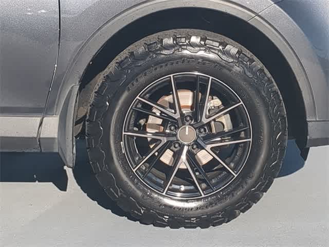 2017 Toyota RAV4 XLE photo 5