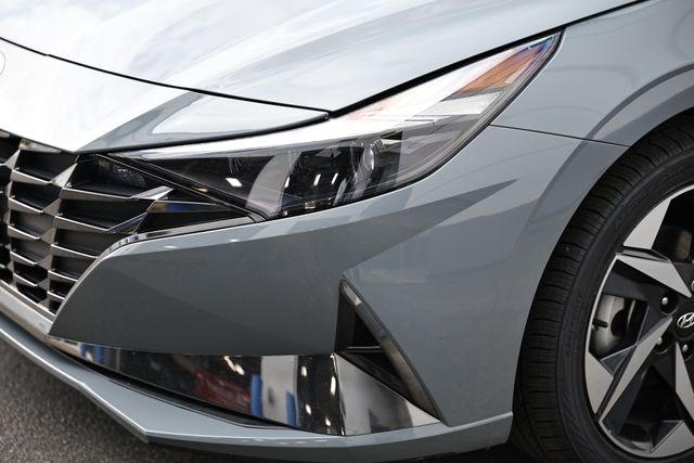 2022 Hyundai Elantra Limited photo 13