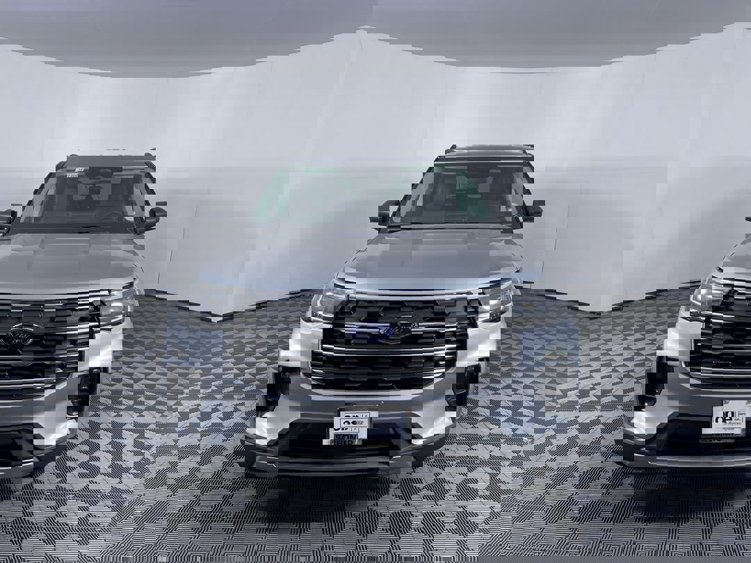 2025 Ford Explorer photo 28