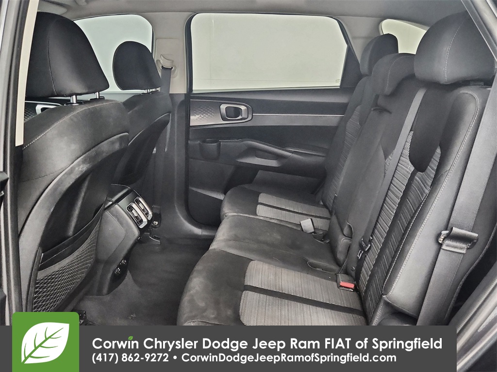 2021 Kia Sorento LX photo 28