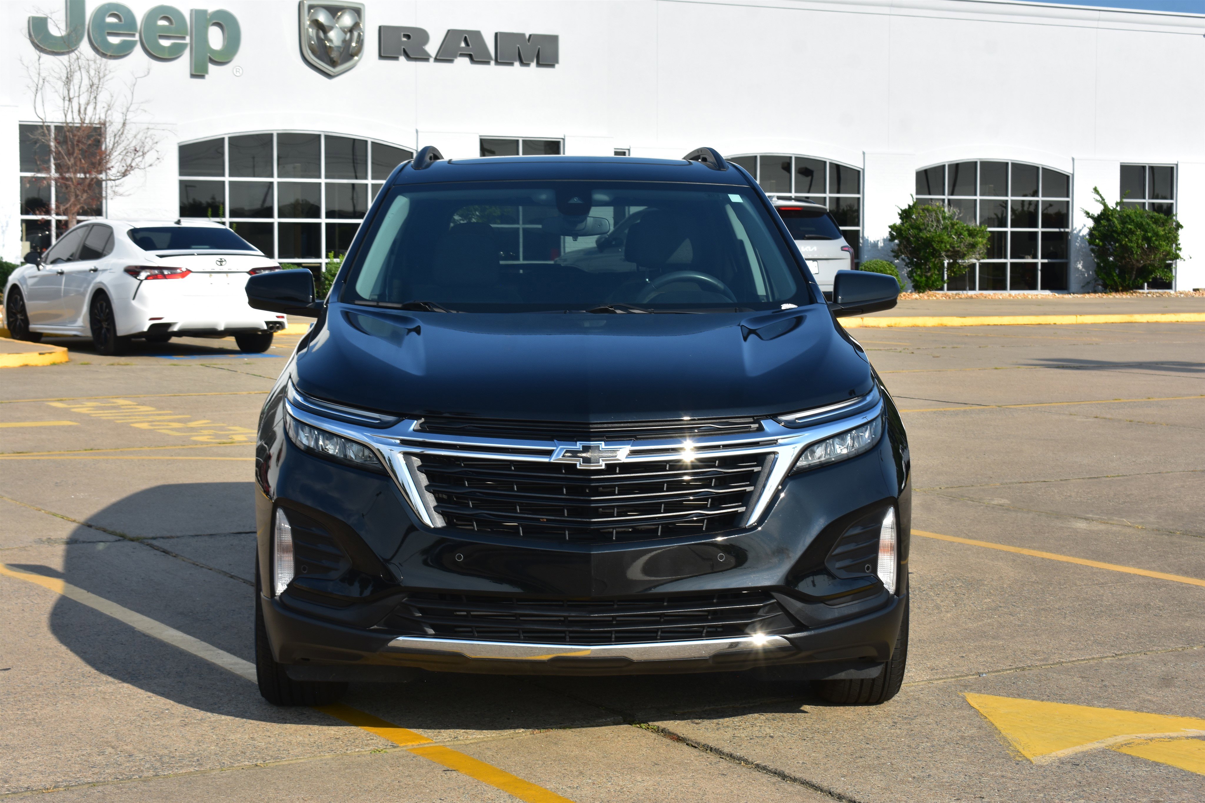 2023 Chevrolet Equinox LT photo 2