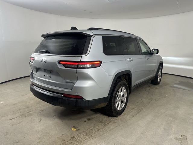 2022 Jeep Grand Cherokee Limited photo 2
