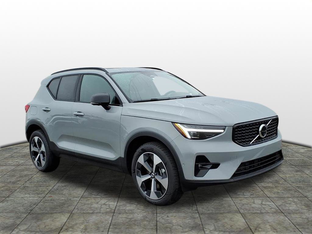 2026 Volvo XC40 Plus's photo