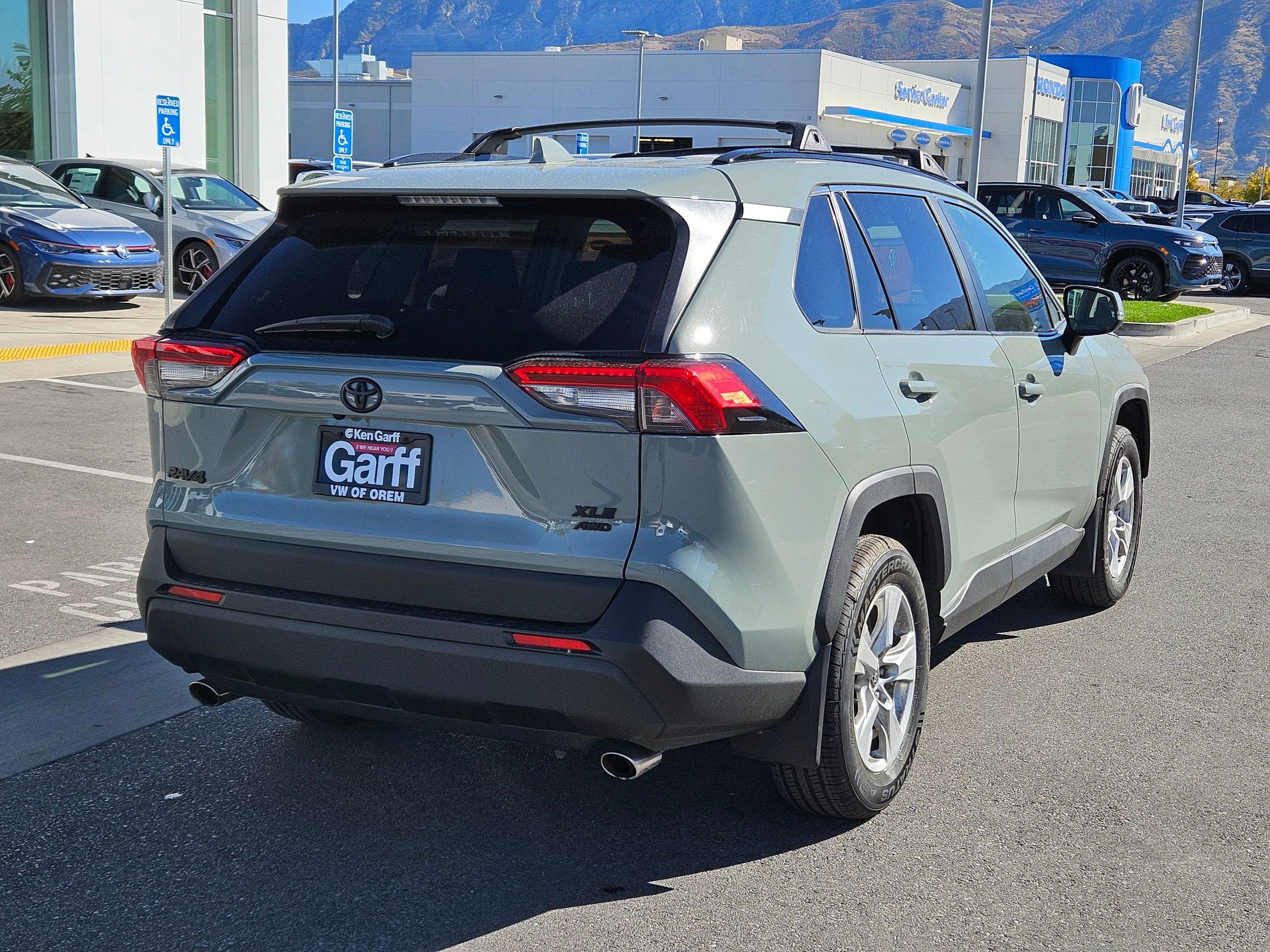 2019 Toyota RAV4 XLE photo 2