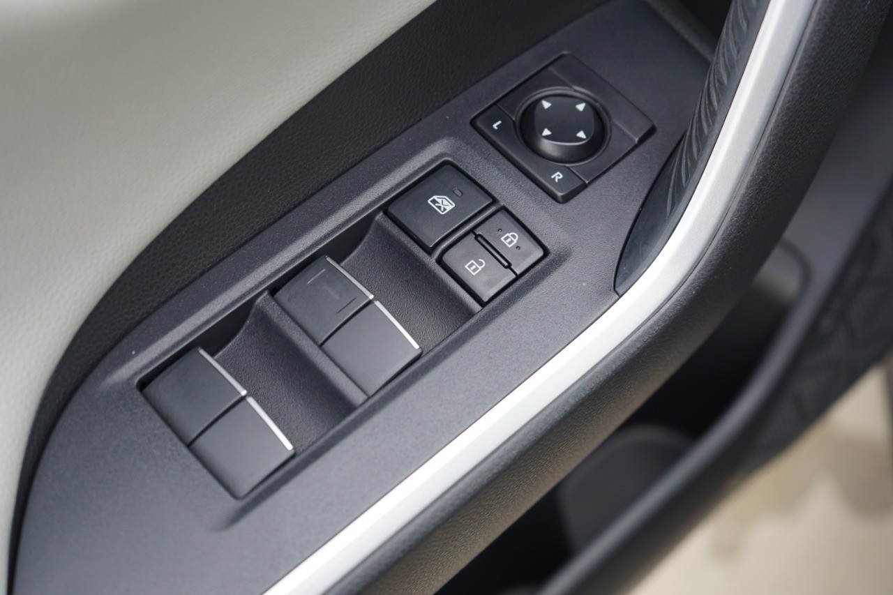 2021 Toyota RAV4 Limited photo 18