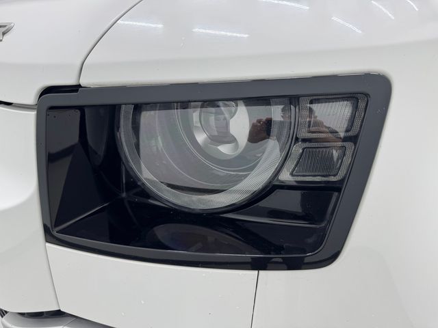 2020 Land Rover Defender 110 SE photo 29