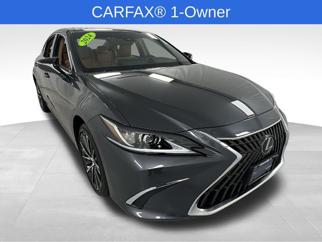 2024 Lexus ES 250's photo