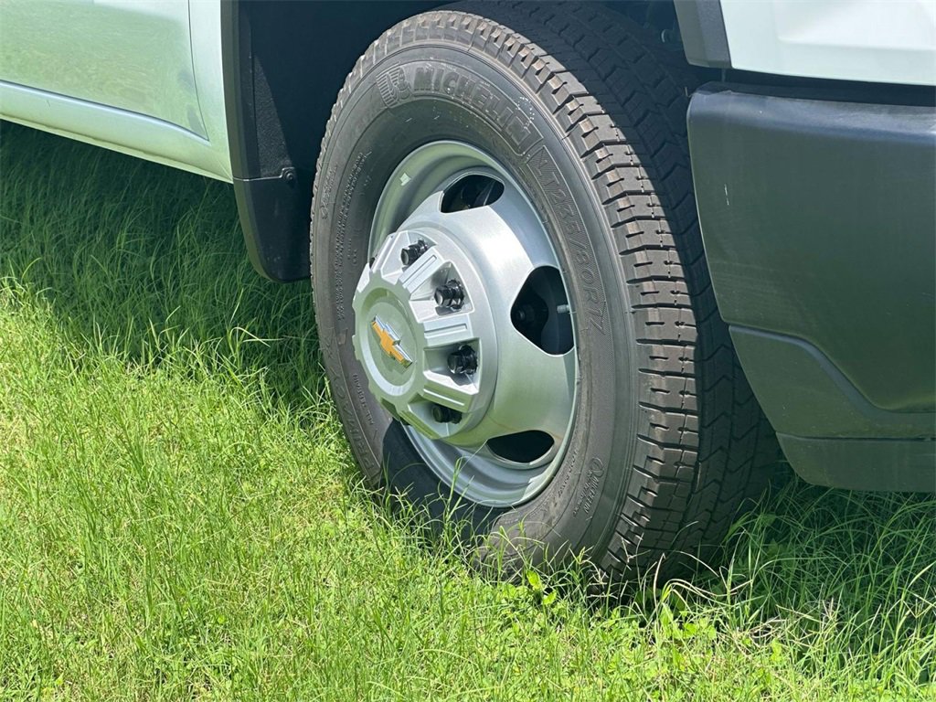 2025 Chevrolet Silverado 3500HD Work Truck photo 3