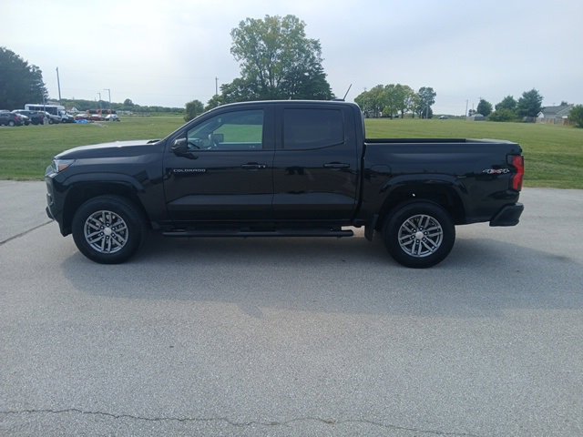 2024 Chevrolet Colorado LT photo 2