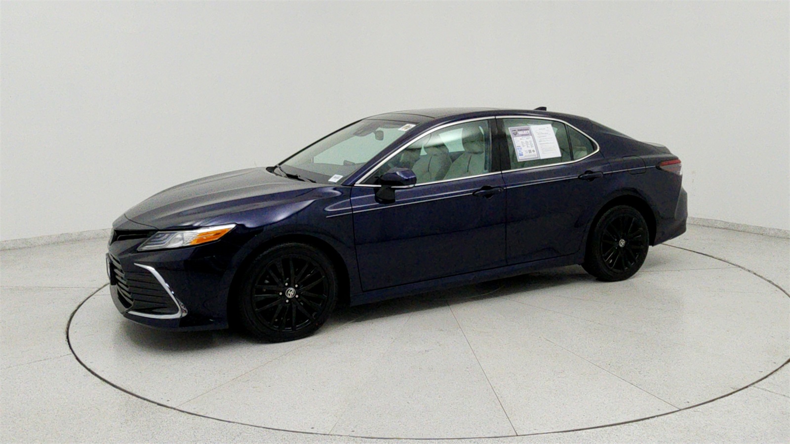 2022 Toyota Camry XLE photo 3