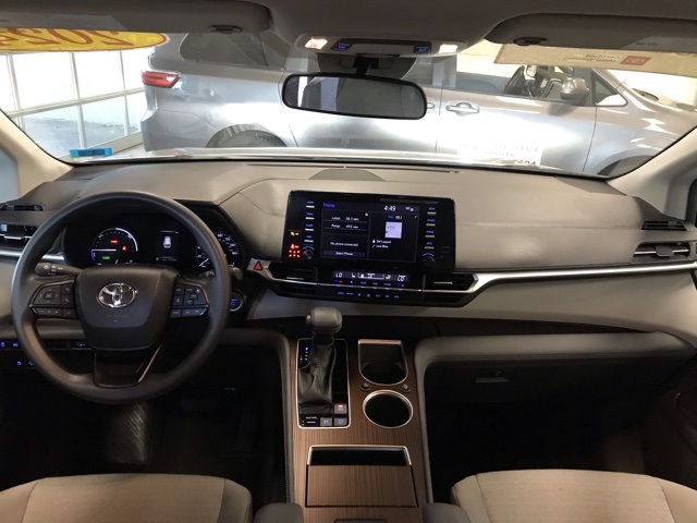 2024 Toyota Sienna LE photo 16