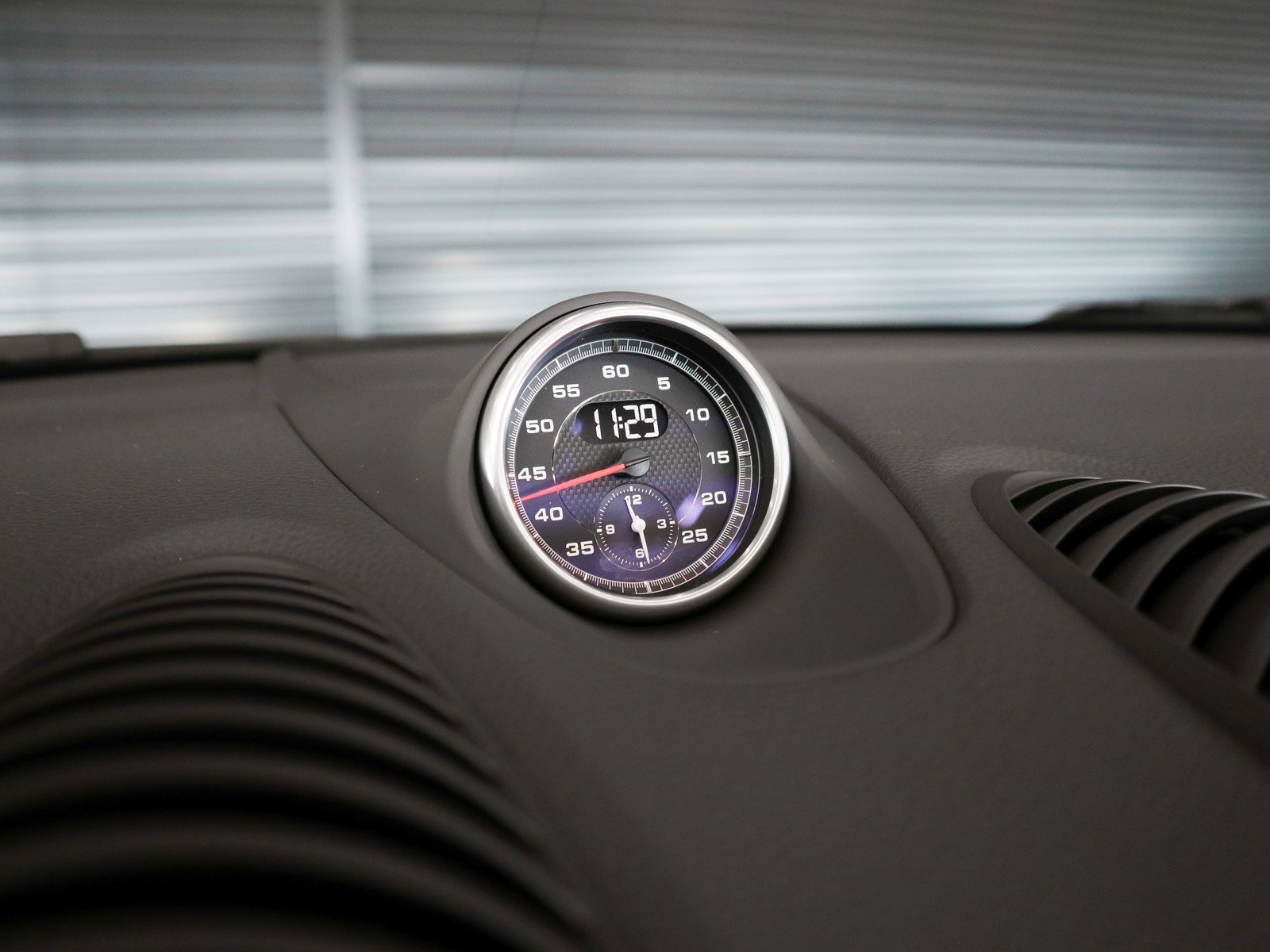 New 2025 Aventurine Green Metallic Porsche  image 28