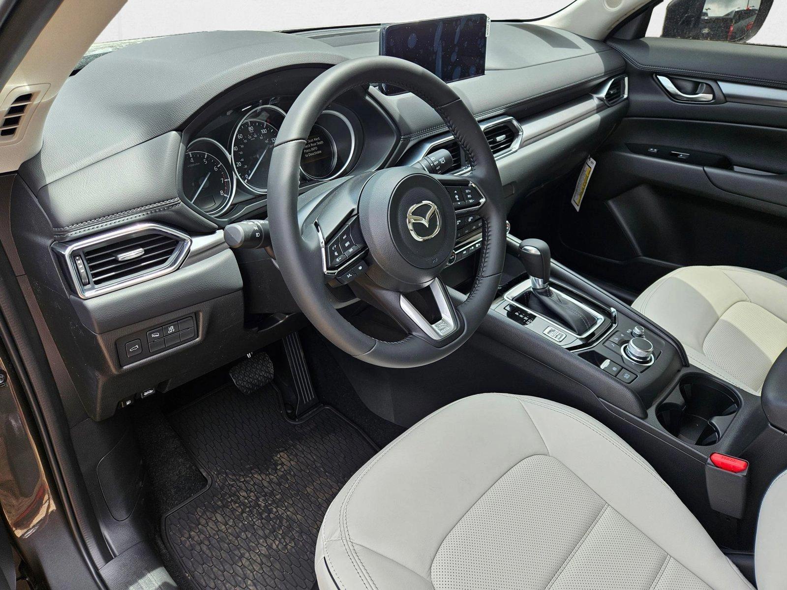 2025 Mazda CX-5 2.5 S Preferred photo 3