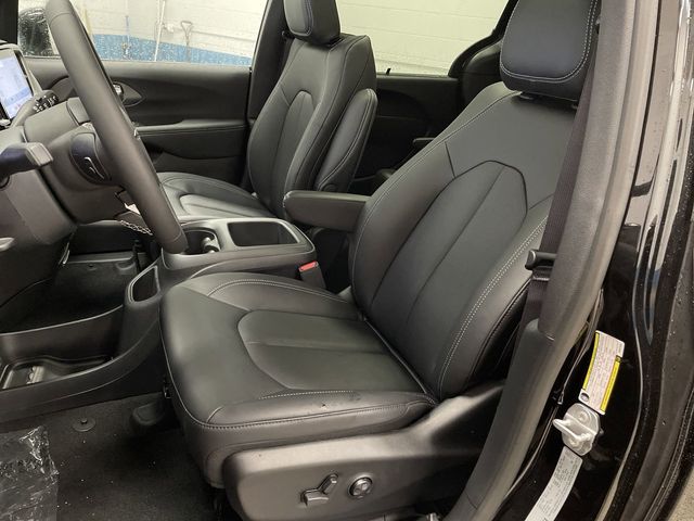 2025 Chrysler Pacifica photo 4