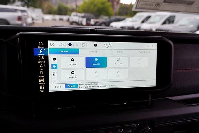 New 2025 Bright White Clear-Coat Exterior Paint Jeep Rubicon image 29