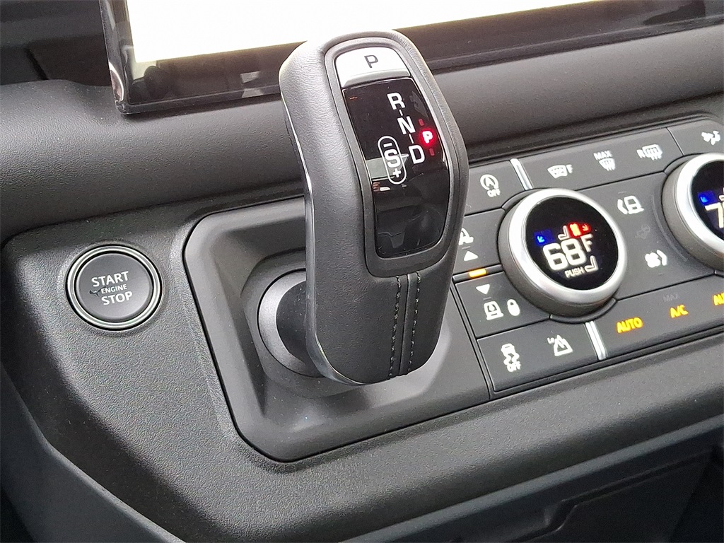 2025 Land Rover Defender 110 S photo 10